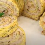 Հետաքրքիր մատուցմամբ ծովախեցգետնի ձողիկներով աղցան