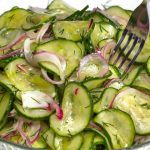 Այսպիսի դդմիկներից անհնար է հրաժարվել, որքան պատրաստեք, այնքան արագ կսպառվի. դդմիկով դոլմա՝ տոմատի սոուսով