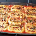 Աղցան՝ ընդամենը 5 րոպեում, և այնքան համեղ, որ սեղանին պարզապես չի մնա: Բանջարեղենային աղցան` ծովախեցգետնի ձողիկներով և սոուսով