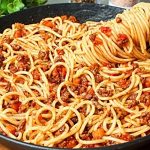 Աննկարագրելի համեղ է: Բոլորը ձեզանից կխնդրեն  այս բաղադրատոմսը: Հավն ու կարտոֆիլը ջեռոցում