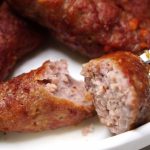 Ֆանտաստիկ է` այսքան քիչ բաղադրիչներ և այսքան համեղ ու գեղեցիկ նախուտեստ: Սնկով և շերտավոր խմորով նախուտեստ