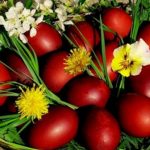 Հրաշալի աղցան է, որը հարմար է ցանկացած տոնական և պարզապես ընթրիքի  սեղանի համար: Բազուկով և ծովախեցգետնի ձողիկներով աղցան