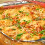 Տորթն ուղղակի ֆանտաստիկ համեղ ու գեղեցիկ է ստացվում: Սալորաչրով և գետնանուշով` շոկոլադե տորթ