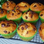 Տորթն ուղղակի ֆանտաստիկ համեղ ու գեղեցիկ է ստացվում: Սալորաչրով և գետնանուշով` շոկոլադե տորթ