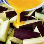 5 րոպե և այս գունեղ և համեղ աղցանը պատրաստ է: Ապխտած երշիկով աղցան