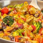 Այս ուտեստն իր տեսքով արդեն իսկ հետաքրքրություն է առաջացնում` շատ գեղեցիկ է, համեղ և ախորժելի: Նախուտեստ` սնկով և ձվով