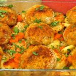 Ահա և գեղեցիկ, հագեցնող ընթրիքի մատչելի և շատ համեղ բաղադրատոմս: Կարտոֆիլով և սնկով կարկանդակ