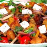 Այսպիսի ուտեստը հարմար է և՛ տոնական, և՛ ամենօրյա սեղանի համար: Բնիկներ` աղացած մսով