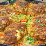 Նրբահամ և շատ գեղեցիկ այս թխվածքը կդառնա ձեր հյուրերի սիրելին: Եփովի կրեմով և բեզեյով թխվածք