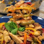 Շատ համեղ, յուրօրինակ և բավականին հեշտ պատրաստվող աղցան: Սմբուկով և լոլիկով շերտավոր աղցան