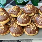 Երբ ուտեստը գեղեցիկ է մատուցվում՝ ընթրելը դառնում է հաճելի արարողություն: Տապակած հավի կրծքամիս` սերուցքային սոուսով