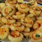 Փորձեք պատրաստել նաև ա՛յս տարբերակով, որն անկասկած տարբերվում է իր յուրօրինակ համով և պատրաստման եղանակով: Հավի տապակած կրծքամիս