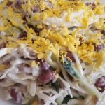 Այս աղցանը «Ծնվել է» հե՛նց տոնական սեղանի համար` պարզ և միևնույն ժամանակ շատ գեղեցիկ: Արքայախնձորով աղցան