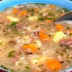 Չափազանց համեղ աղցան, որի գաղտնիքը սնկի պատրաստման մեջ է: Սիսեռի յուրահատուկ համից ու սնկի հյութեղությունից ծնվում է այս ախորժելի աղցանը