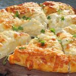 Չափազանց թեթև, նրբահամ և շատ գեղեցիկ աղցան, որը կգրավի յուրաքանչյուրի ուշադրությունը: Աղցան «Կարապի փետուր»