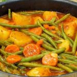 Ե՛վ արագ, և՛ գեղեցիկ, և՛ նրբահամ աղցան, որը տոնական տրամադրություն կհաղորդի ձեր ընթրիքի սեղանին: Հավի կրծքամսով աղցան