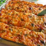 Այսօրվա ընթրիքը արքայական կլինի: Սեղանին է այս համեղ, հյութեղ տաք ուտեստը` հավի կրծքամսով ռուլետը