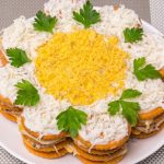 Տոնական սեղանի ամենագեղեցիկ, տրամադրող աղցաններից մեկը: Աղցան «Կակաչ»