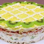 Տոնի խորհրդանիշը կլինի ոչ միայն տան անկյունում, այլև սեղանին, ինչը կդարձնի տոնական սեղանն էլ ավելի գրավիչ: Աղցան «Տոնածառ»