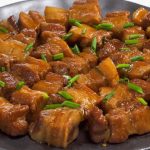 Ընտանիքի անդամները չեն դադարի ձեզ շնորհակալություն հայտնել այսպիսի համեղ և հագեցնող ընթրիքի համար: Տապակած կարտոֆիլ և միս