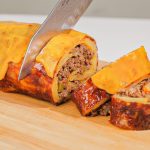 Աղցան, որը տարբերվում է հատկապես իր մատուցման ձևով։ Աղցան՝ լավաշով և հավի մսով