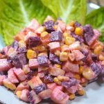 Ամենագունեղ, համեղ և ախորժելի աղցաններից մեկը, որն անպատճառ կսիրեն ընտանիքի բոլոր անդամները։ Հավի մսով և բանջարեղենով աղցան