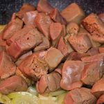 Իսկ ձեր սուրճն արդեն պատրա՞ստ է, եթե ոչ, ապա ևս 10 րոպե սպասեք, պատրաստեք այս քաղցրավենիքն ու վայելեք 1 բաժակ սուրճի հետ։ Քնջութով քաղցրավենիք