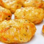 Այնքան ախորժելի, համեղ և գեղեցիկ է ստացվում, որ կարելի է պատրաստել թե՛ տոնական, թե՛ ամենօրյա սեղանի համար։ Լավաշով ռուլետներ