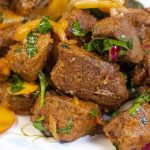 Յուրօրինակ, տարբերվող և շա՜տ համեղ ուտեստ, որն ուղղակի կզարդարի ձեր ընթրիքի սեղանը։ Ծաղկակաղմբը և հավի միսը՝ ջեռոցում